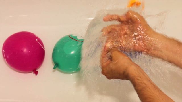 Воздушные шарики с водой Учим цвета для детей Развивающее видео Песня Купидончик Лопаем шарики смотреть онлайн