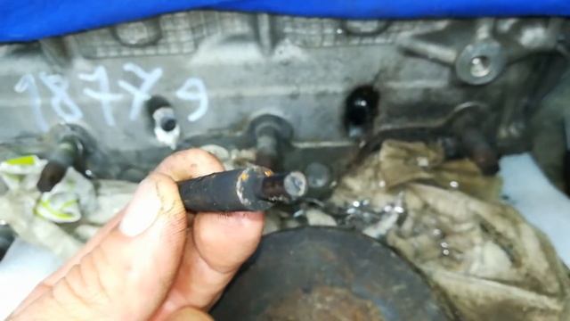 Nissan Pathfinder удаление свечей накала на снятой головке смотреть онлайн