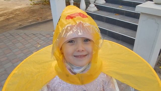 Оригинальный детский дождевик! смотреть онлайн