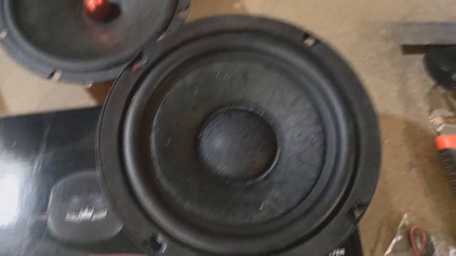 Автомобильный мидбас, подходящий в домашку? Kingz Audio TSR-65M смотреть онлайн