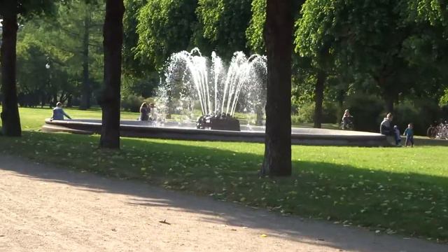 Сад около Смольного института смотреть онлайн