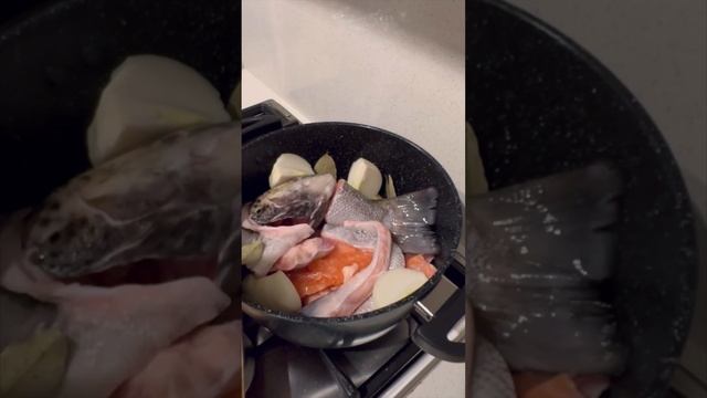 Вкусный рецепт ухи из лосося. Подходит и для мультиварки. Salmon soup. Delicious recipe смотреть онлайн