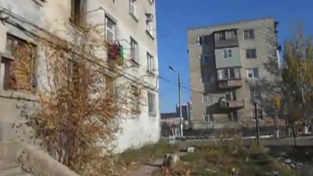 "Мёртвая"Астрахань.Один из местных двориков. смотреть онлайн