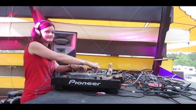 DJ Red Sonya Live @ Lightning In A Bottle 2012 смотреть онлайн