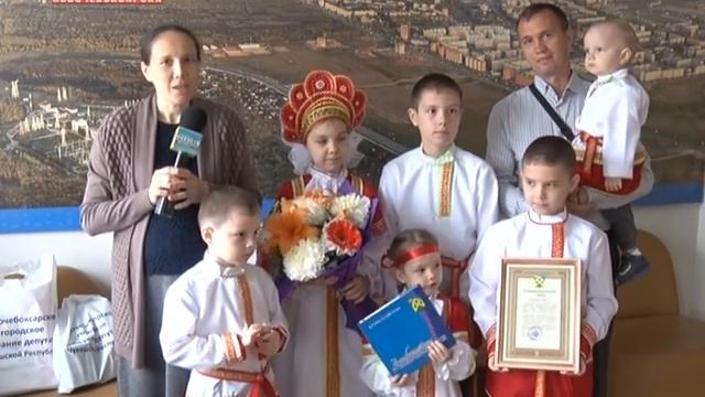 Многодетная семья Шишовых получила ключи от новой квартиры смотреть онлайн
