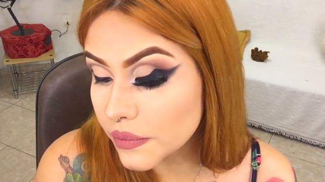 Tutorial delineado ASA de ANJO (delineado gráfico esfumado). Por Maju Amaral. смотреть онлайн
