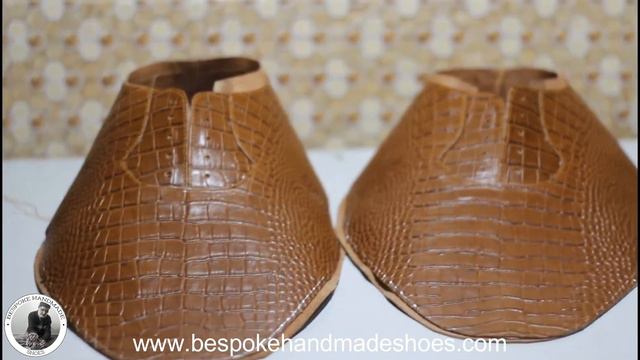 Crocodile Leather Upper is being Stitched смотреть онлайн