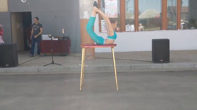 Цирковой номер "столик" смотреть онлайн