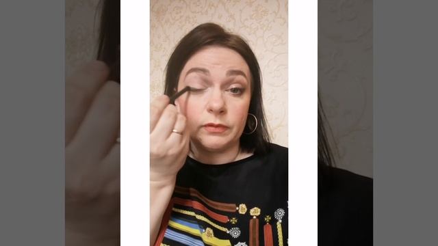 Растушеванные стрелки. ? Макияж весна-лето 2021 смотреть онлайн