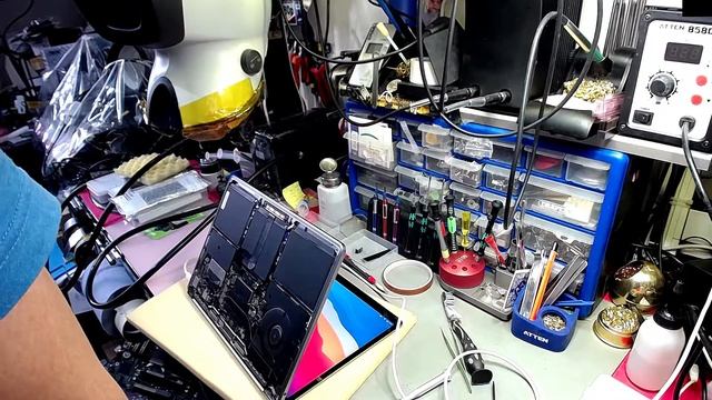 MACBOOK PRO 13'' A1708 2017 BACKILIGHT FAILS AFTER LCD FULLY OPENED FLEXGATE