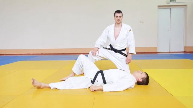 KUSURE TATE SHIHO GATAME / Удержание верхом с захватом руки смотреть онлайн
