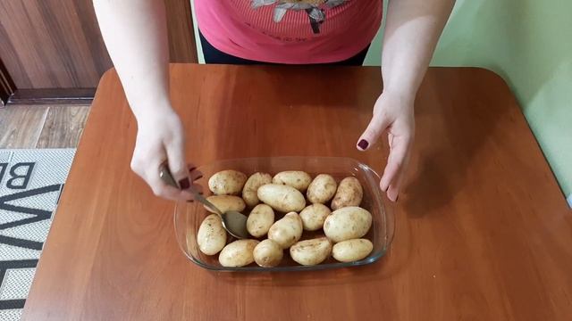 Как вкусно приготовить молодую картошку интересным способом. смотреть онлайн