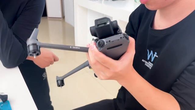 DJI Mavic 3 Teardown смотреть онлайн