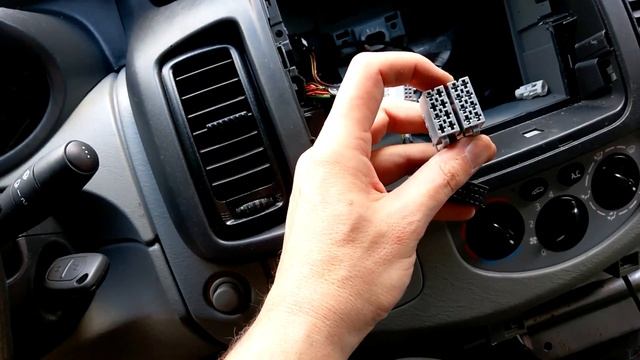 RENAULT Trafic 2din смотреть онлайн