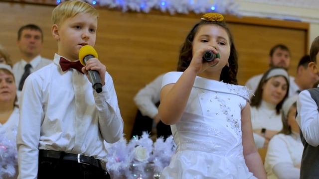 Снежинки тихо падают на землю | Детская группа смотреть онлайн