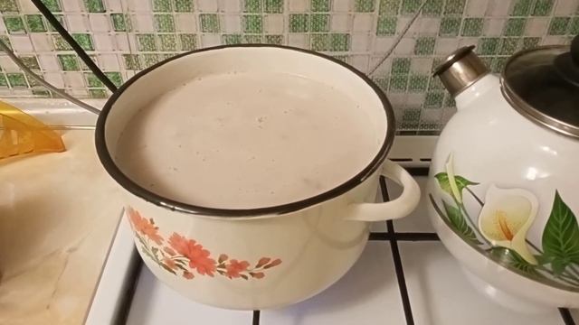 Ужин по-деревенски/Кисель/Салат из соленых грибов/Жареный картофель смотреть онлайн