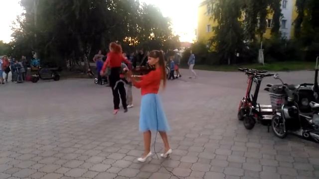 ДЕВУШКА КЛАССНО ИГРАЕТ НА СКРИПКЕ Г.ЯРОВОЕ смотреть онлайн