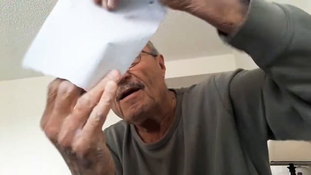 Grandpa's paper Tales смотреть онлайн