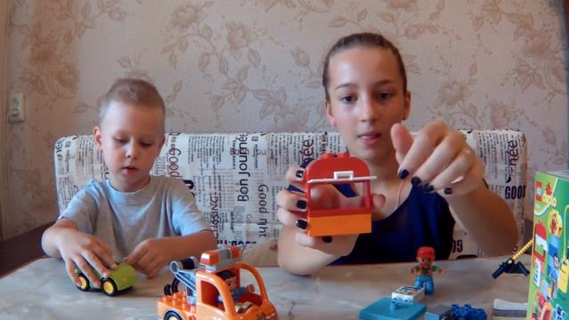 Конструктор Лего. Lego Duplo. Set 10814. Даша и Арсений распаковывают Lego. смотреть онлайн