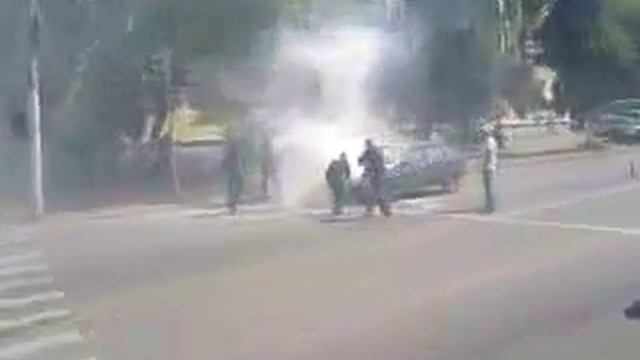 дым из капота машины смотреть онлайн
