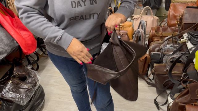 Кожаные сумки. Италия. смотреть онлайн