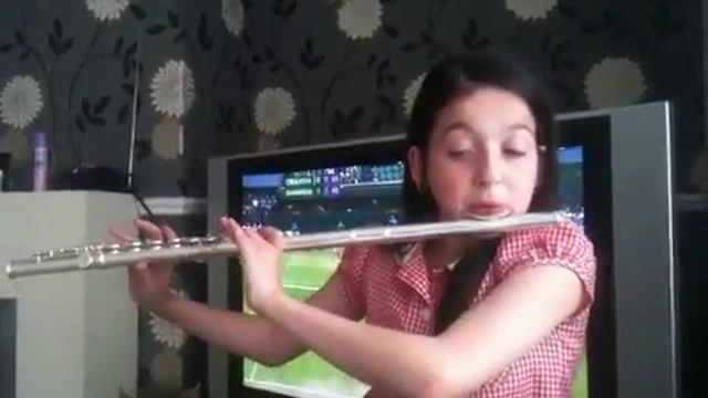 Chloe Cummings on flute смотреть онлайн