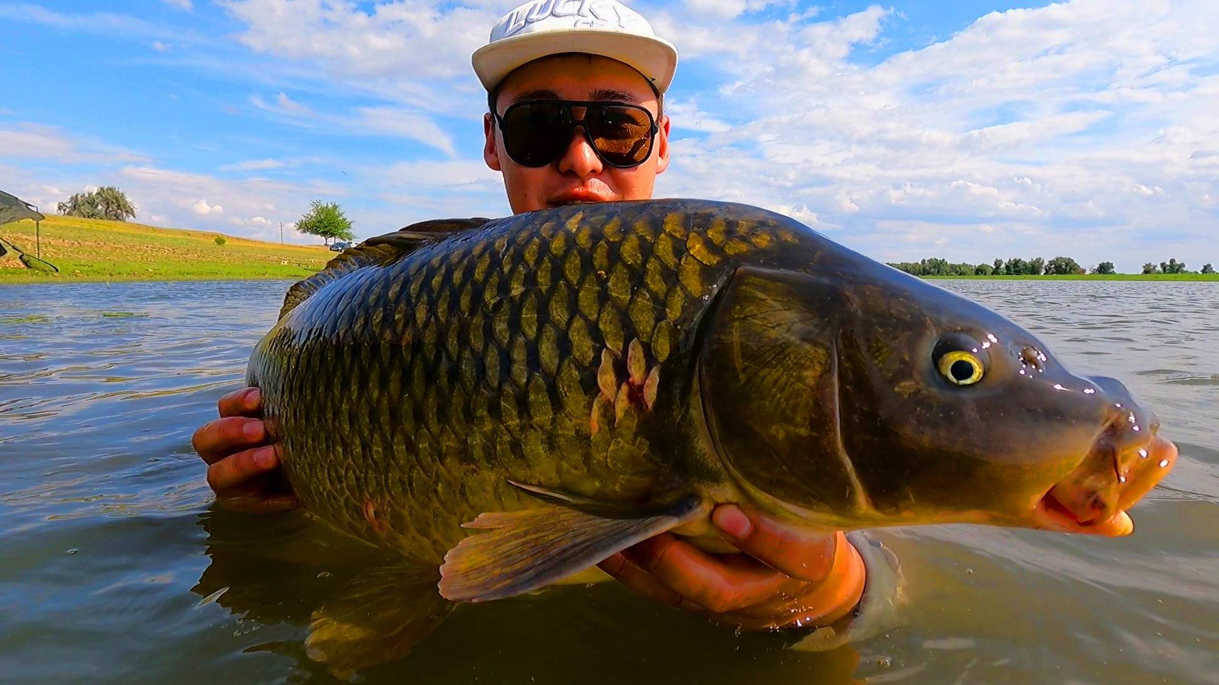 Необычный способ ловли сазана в Астрахани Первые трофеи День первый смотреть онлайн