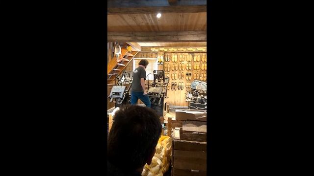 Как это сделано / Деревянные башмаки, Нидерланды смотреть онлайн