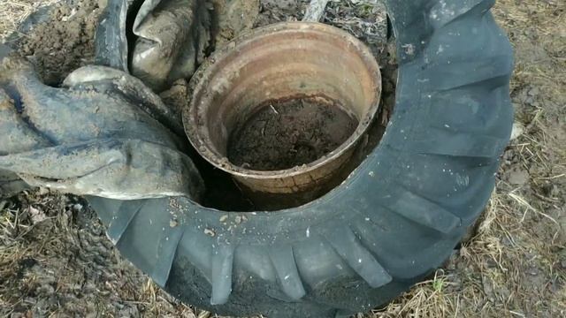 СРЕЗАТЬ РЕЗИНУ С ОГРОМНОГО КОЛЕСА И ЗАБРАТЬ ДИСК?РЕАЛЬНО ЛИ??ДАВАЙТЕ ПРОБОВАТЬ✊. МЕТАЛЛОКОП. смотреть онлайн