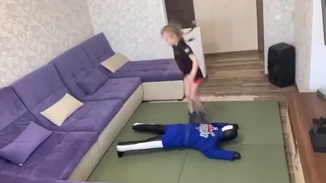 Упражнения с манекеном смотреть онлайн