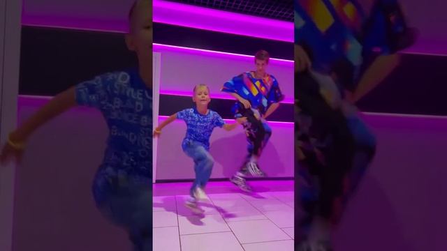 ?Учитель повторил танец?Tuzelity shuffle смотреть онлайн