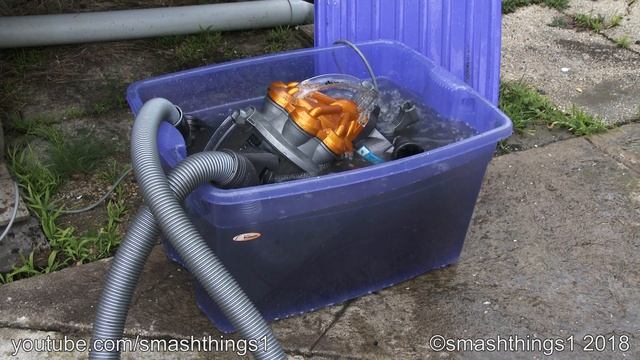 Dyson DC19 Underwater Test смотреть онлайн
