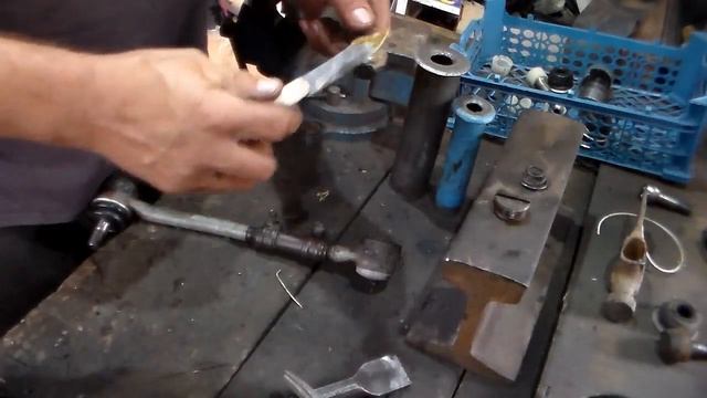 Замена сухарей и пальцев разборных рулевых тяг ваз 2107. смотреть онлайн