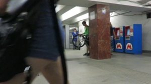 Правила перевозки велосипеда в метро. С соблюдением требований Московского метрополитена.