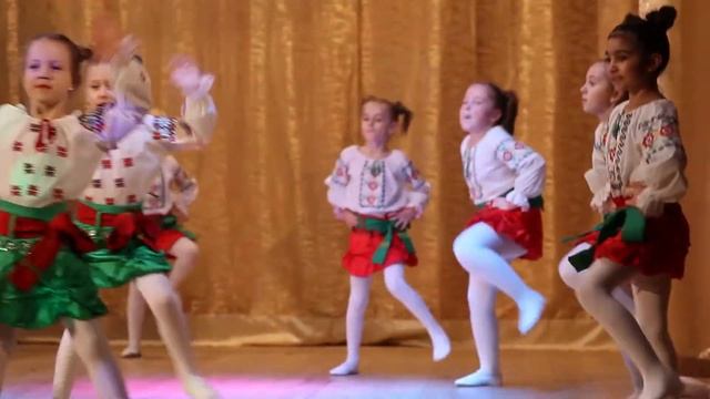 Детский молдавский танец ”Hora Copiilor” - 