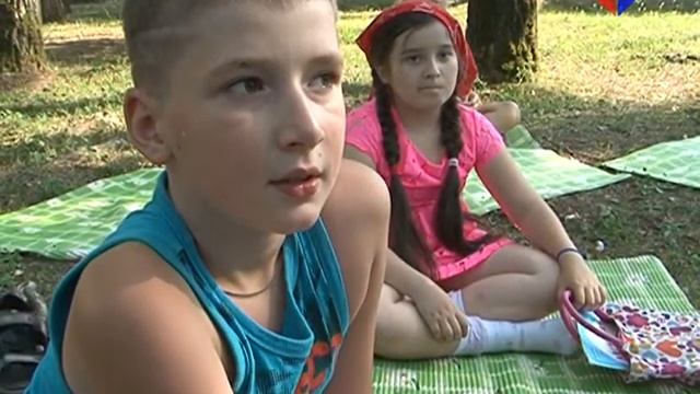 «Библиотека на траве», как дети провели день на газоне с книжкой Маршака? смотреть онлайн