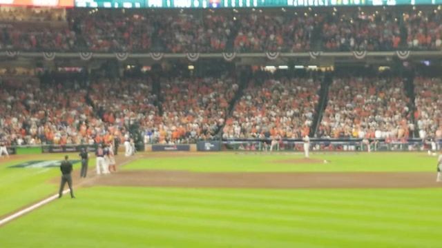 Yordan Alvarez 2022 World Series Game 6 Home Run - 4 Pixel Cellphone Video