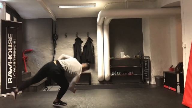 5 Easy steps to B Twist capoeira training смотреть онлайн
