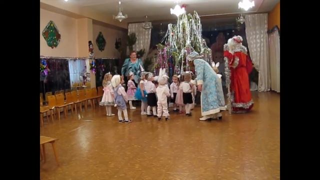Новогодний утренник Насти 27.12.2010 смотреть онлайн