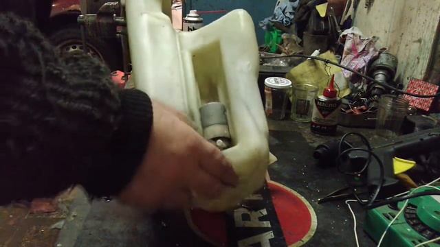 Замена мотора омывателя Ауди 100 на ауди 80. смотреть онлайн