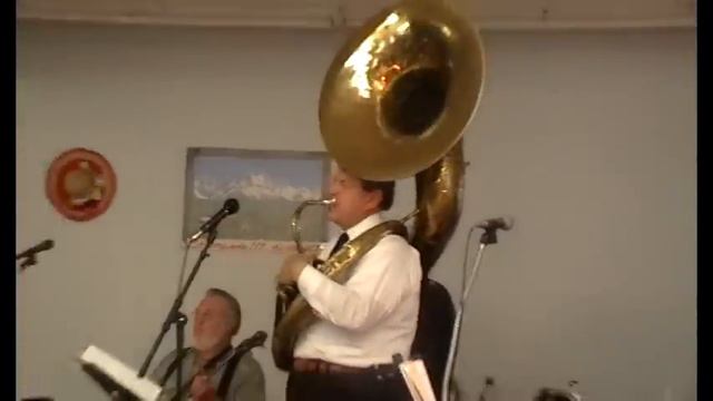 "The Clarinet Polka" ~ Westy Westenhofer plays his Sousaphone with Big Mama Sue & Pals in Kalispell смотреть онлайн