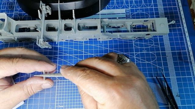 Паровоз BR-52 от Trumpeter, сборка модели, часть 2. смотреть онлайн