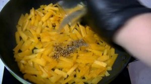 ТЫКВА ТУШЕНАЯ НА СКОВОРОДЕ С СЫРОМ И ЧЕСНОКОМ
