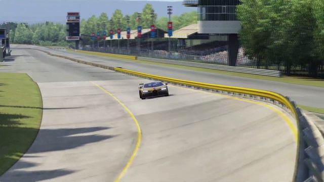 Bugatti Chiron Pur Sport vs Lotus Evija at Monza Full Course смотреть онлайн
