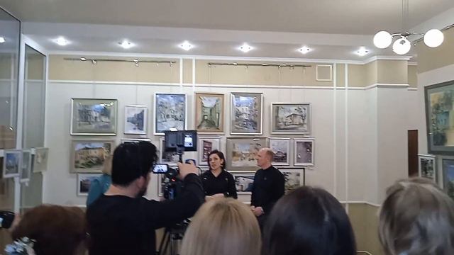 12.03.2024 Brest Belarus...  Я на открытии выставки... Библиотека им. Пушкина... Walks With Victori