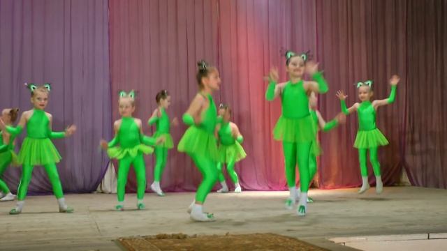 Танец ВЕСЕЛЫЕ ЛЯГУШАТА - "ГРАЦИЯ" смотреть онлайн