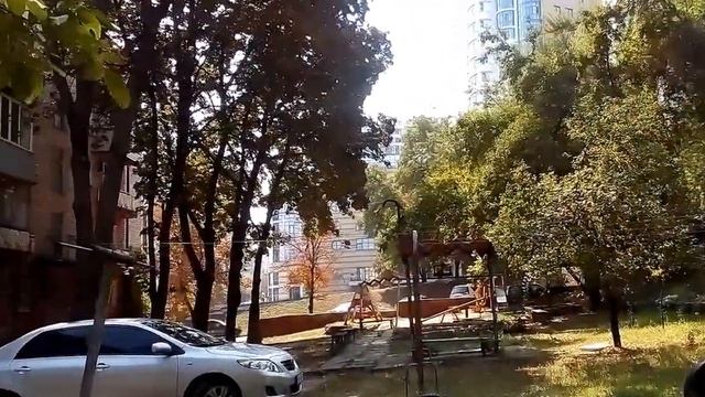 Двор на проспекте Дмитрия Яворницкого 7 Днепр Украина - Yard On Dmitry Yavornytsky Avenue 7 Dnepr