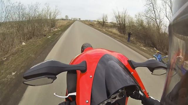 Yamaha R1 & Honda CBR1000RR Fireblade Wheelie смотреть онлайн