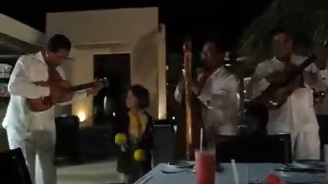 Donato Playing Maracas in Cancun (2008) смотреть онлайн