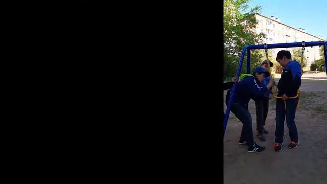 Как вылезти из качели смотреть онлайн